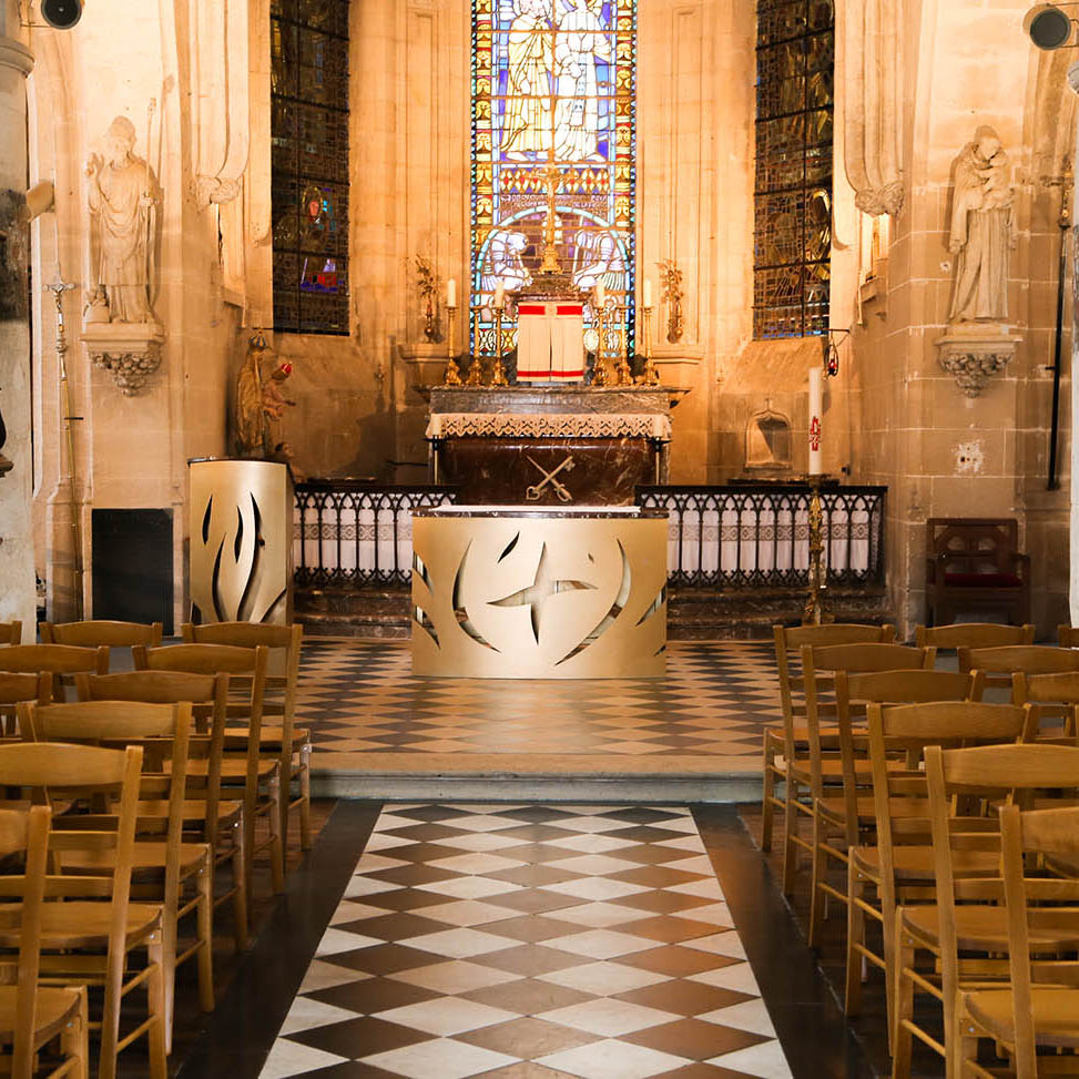 fleur nabert sculpteur église saint pierre ès liens blérancourt intérieur chœur mobilier liturgique autel ambon bronze doré