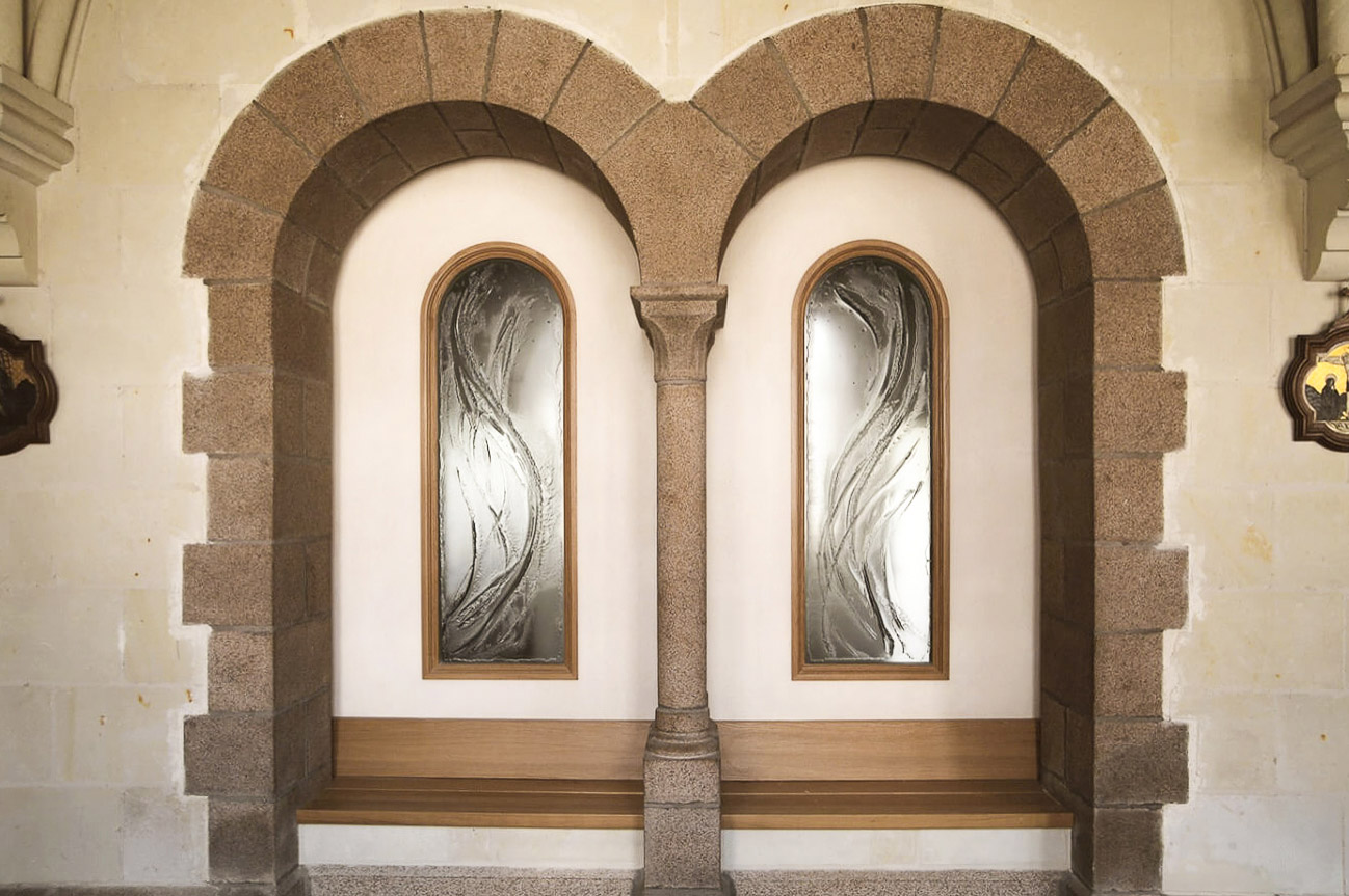 fleur nabert sculpteur abbaye bellefontaine vitraux thermoformés détails verre thème eau