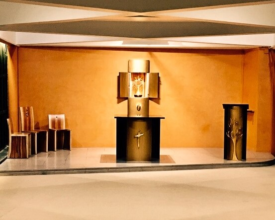 fleur nabert sculpteur oratoire charles de foucauld mobilier liturgique chœur tabernacle ostensoir autel ambon ensemble de présidence bronze boulogne-billancourt