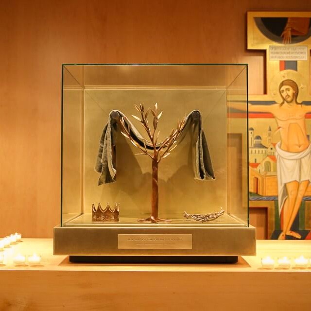 fleur nabert sculpteur reliquaire du manteau de saint françois d'assise vue d'ensemble paris