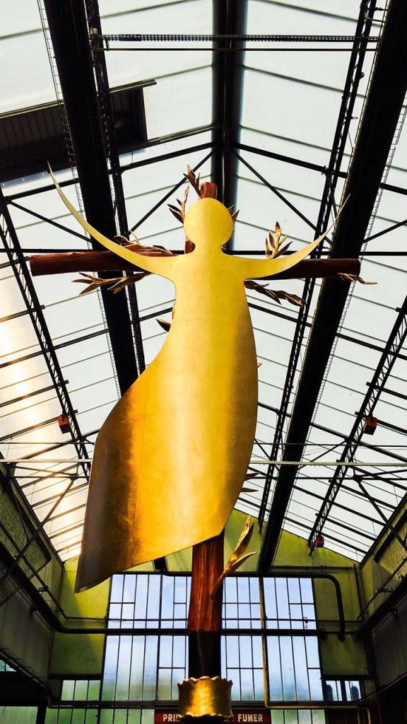 fleur nabert sculpteur évreux croix de procession festival halle beçalel bronze doré feuille or rouge